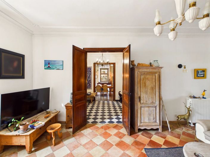 Image No.7-6 Bed House for sale