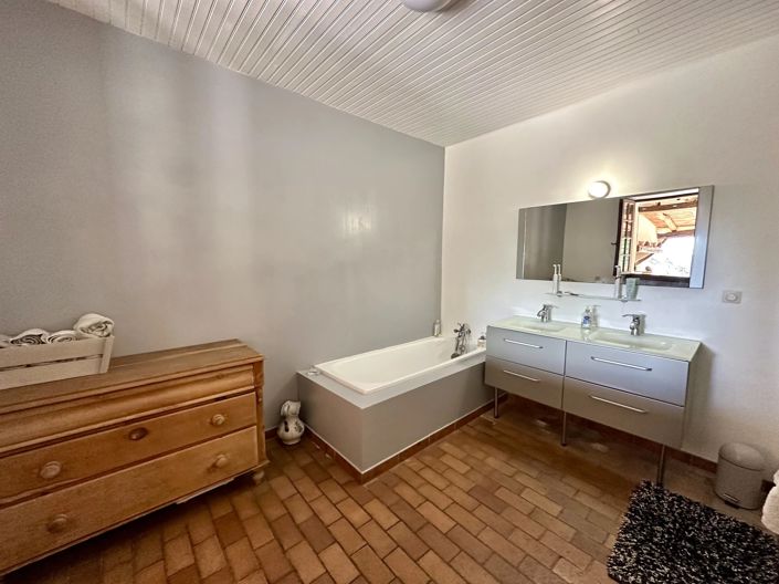 Image No.10-4 Bed House for sale