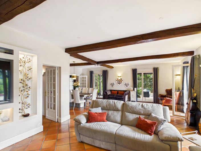 Image No.8-5 Bed House for sale