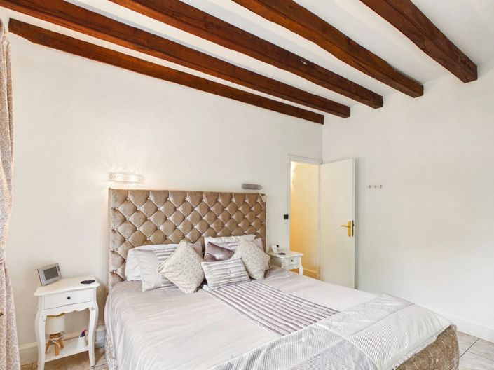 Image No.9-5 Bed House for sale
