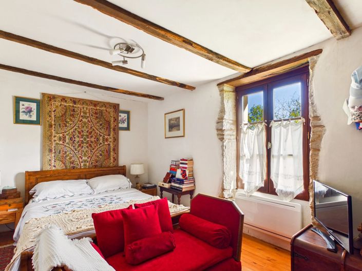 Image No.10-8 Bed House for sale