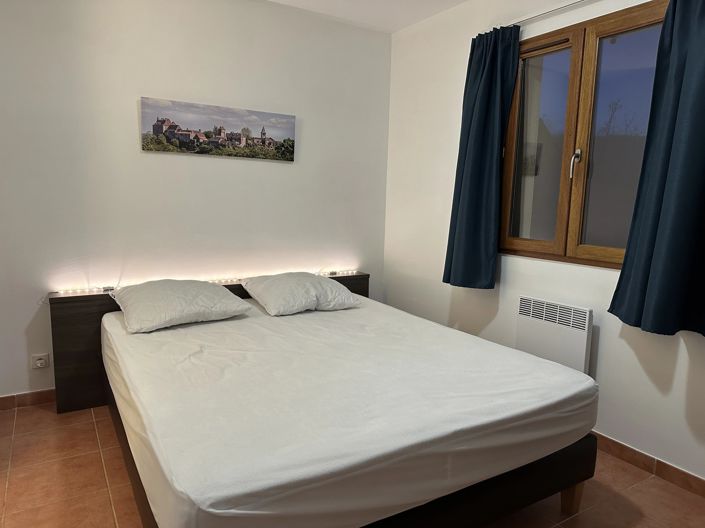 Image No.8-4 Bed House for sale