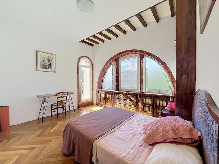 Image No.7-5 Bed House for sale