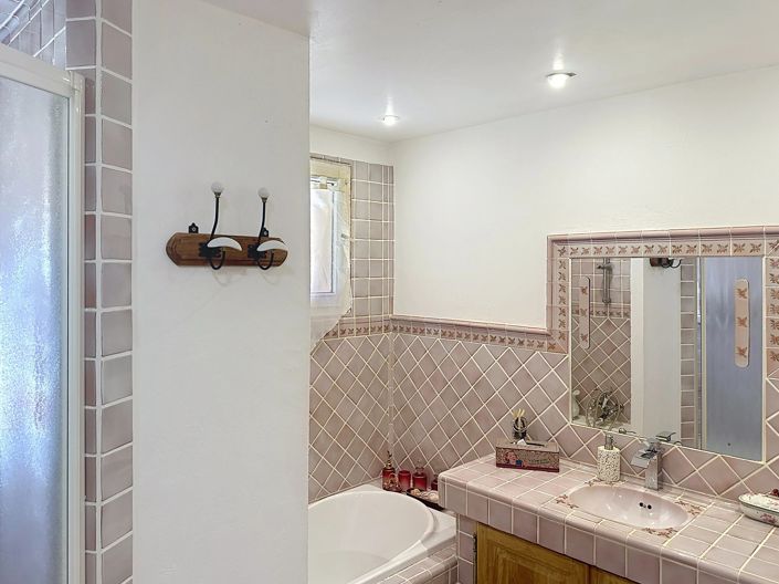 Image No.8-4 Bed House for sale