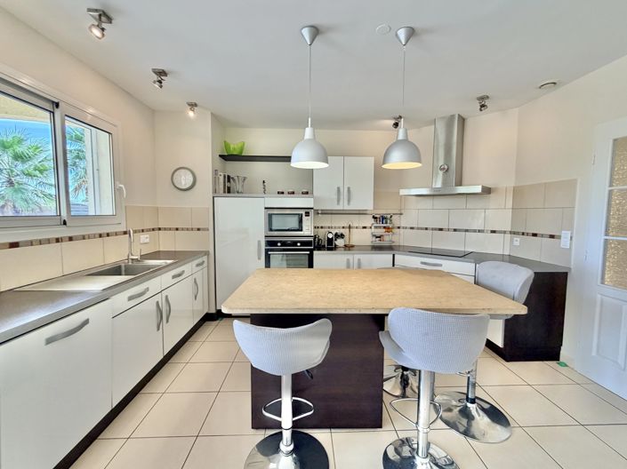 Image No.14-4 Bed House for sale