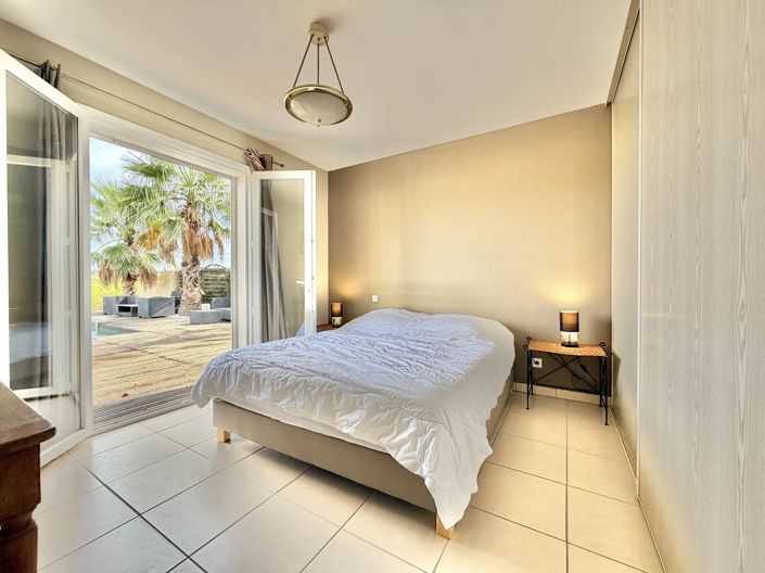 Image No.8-4 Bed House for sale