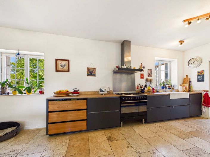 Image No.7-8 Bed House for sale