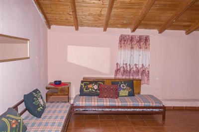 Cute-1-bed-bungalow-cottage-on-approx--1900-sq-m--plot--only-20-min-from-Kalamata--Bargain-----898---2-