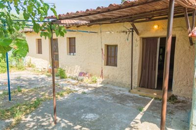 Cute-1-bed-bungalow-cottage-on-approx--1900-sq-m--plot--only-20-min-from-Kalamata--Bargain-----898---7-