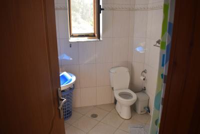 Real-Estate-915--75-