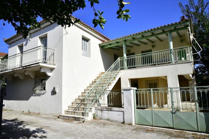 Image No.1-Maison de campagne de 4 chambres à vendre à Pylos