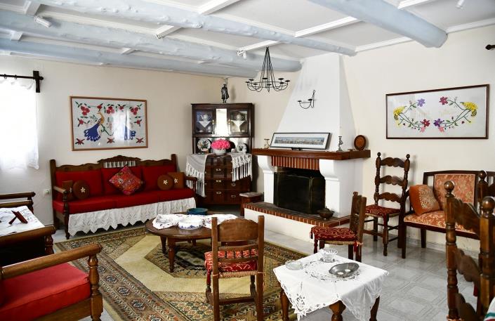 Image No.2-Maison de campagne de 4 chambres à vendre à Pylos