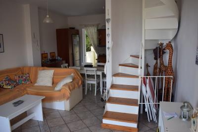 Real-Estate-996--17-