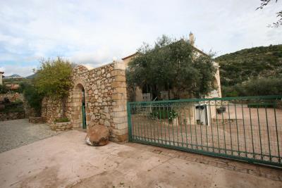 Entrance-outside-gate