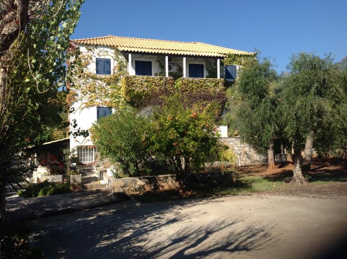 Image No.1-Un hôtel à vendre à Stoupa