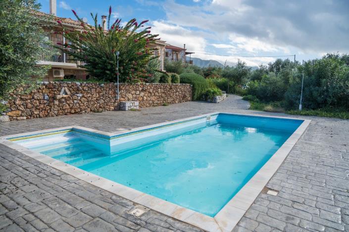 Image No.3-10 Bed Commercial for sale