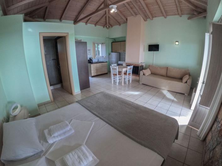 Image No.10-10 Bed Commercial for sale