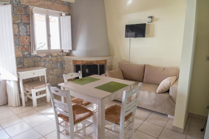 Image No.20-10 Bed Commercial for sale