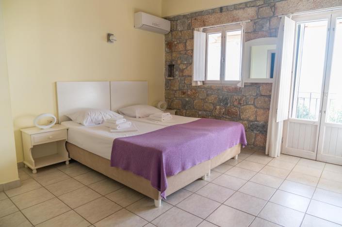 Image No.21-10 Bed Commercial for sale