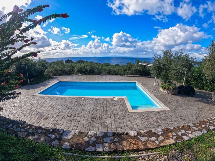 Image No.27-10 Bed Commercial for sale