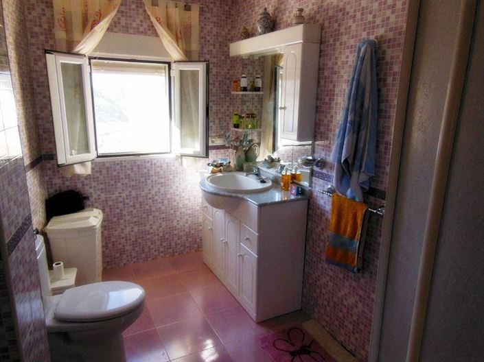 Image No.4-Propriété de 5 chambres à vendre à Tozar