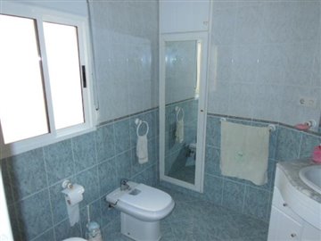 323025-e9555223