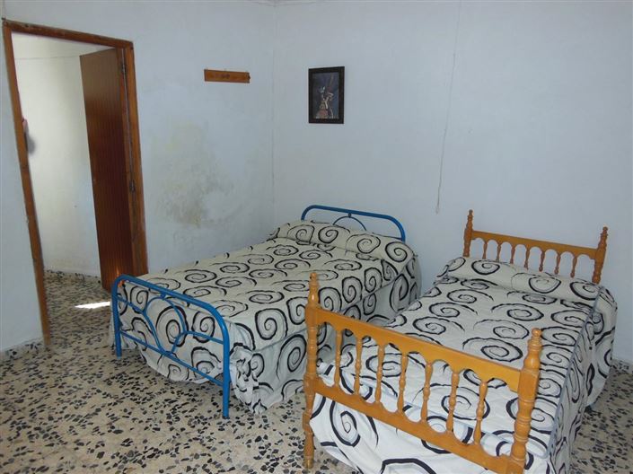 Image No.15-3 Bed Property for sale