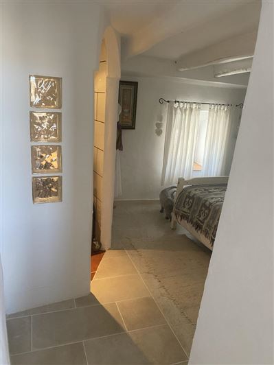 Image No.10-4 Bed Property for sale