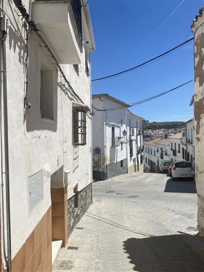 Image No.43-4 Bed Property for sale