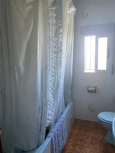 Image No.19-6 Bed Property for sale