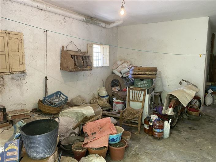 Image No.32-6 Bed Property for sale