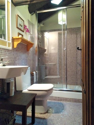 Image No.25-11 Bed Property for sale