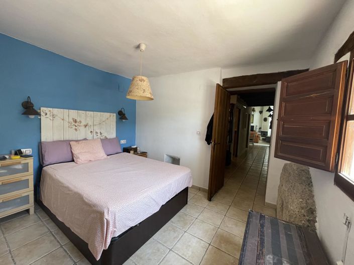 Image No.43-11 Bed Property for sale