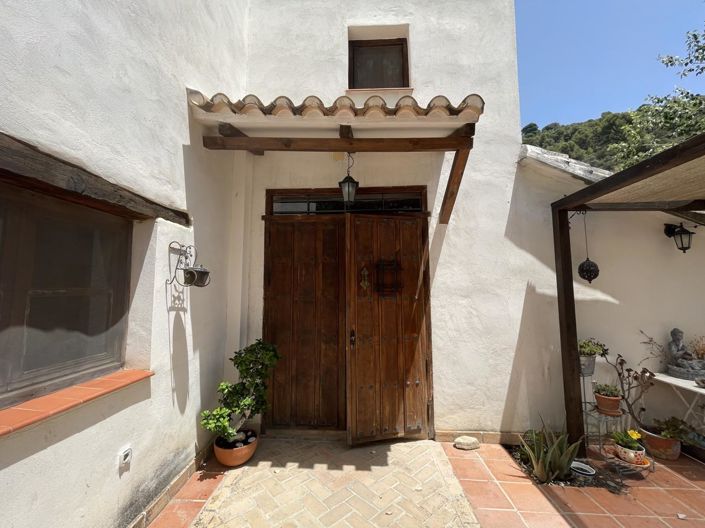 Image No.5-11 Bed Property for sale