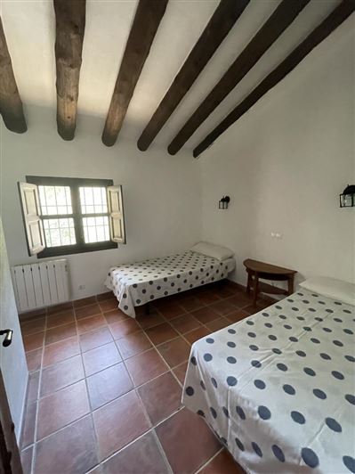 Image No.52-11 Bed Property for sale