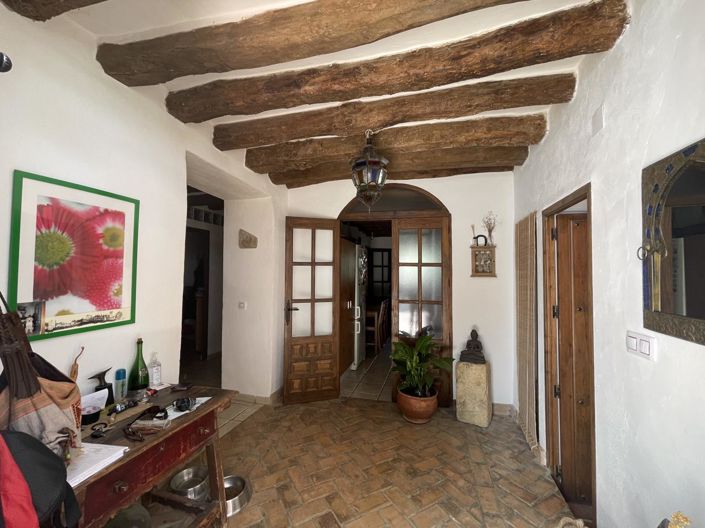 Image No.6-11 Bed Property for sale