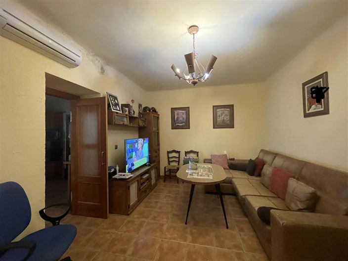 Image No.5-6 Bed Property for sale