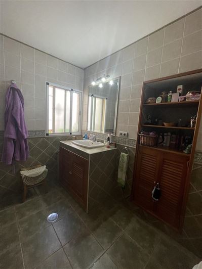 Image No.6-6 Bed Property for sale