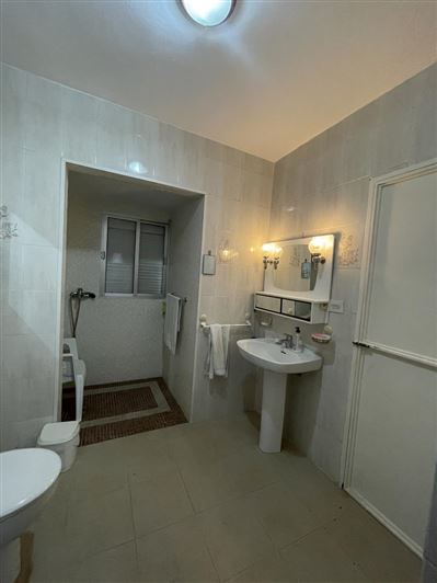 Image No.16-4 Bed Property for sale