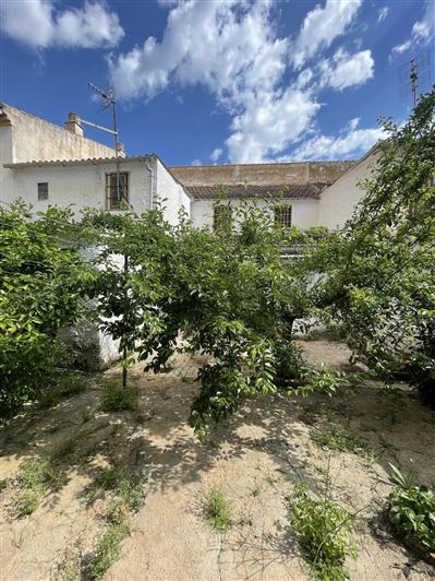 Image No.3-4 Bed Property for sale