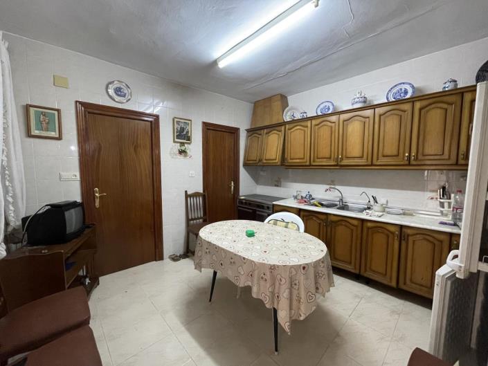 Image No.10-4 Bed Property for sale