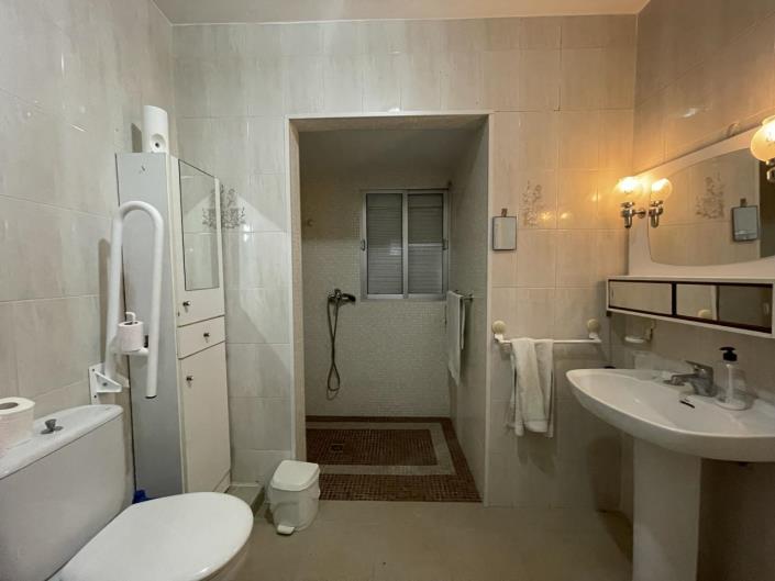 Image No.15-4 Bed Property for sale