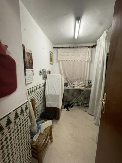 Image No.12-4 Bed Property for sale