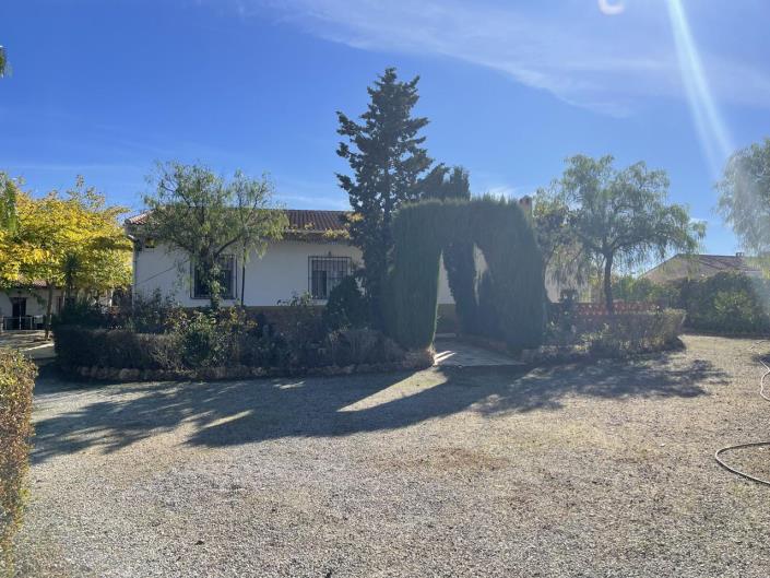 Image No.4-4 Bed Property for sale