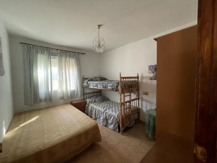 Image No.28-4 Bed Property for sale