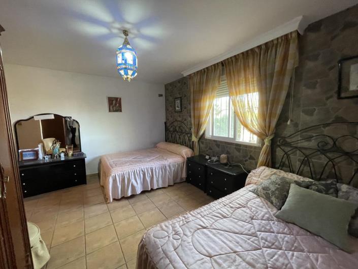 Image No.23-4 Bed Property for sale