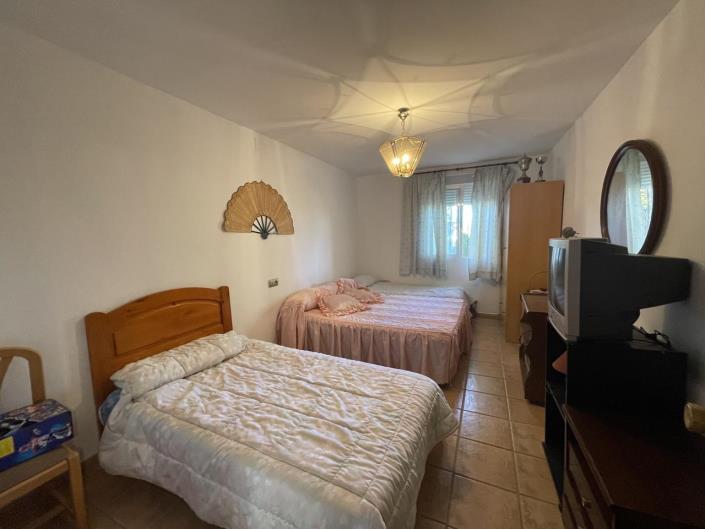 Image No.20-4 Bed Property for sale