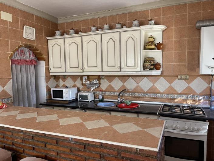 Image No.13-4 Bed Property for sale