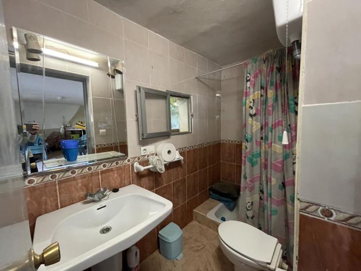 Image No.36-4 Bed Property for sale