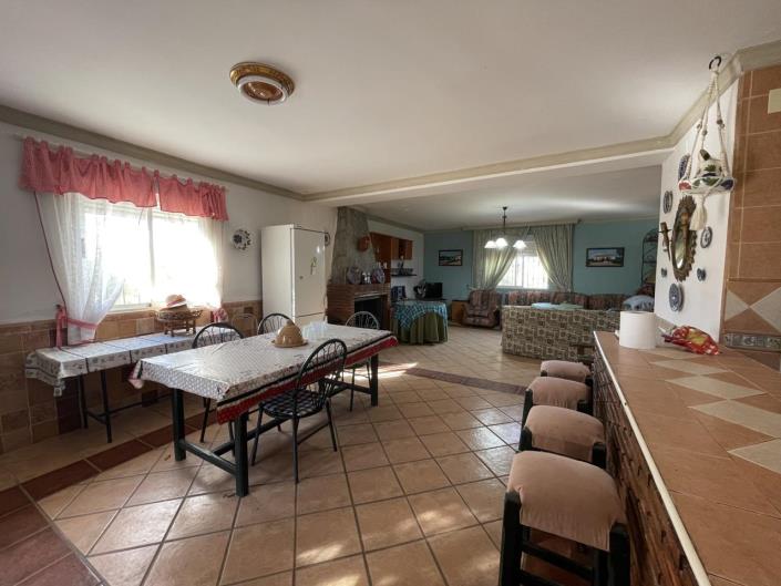 Image No.12-4 Bed Property for sale